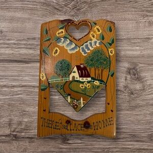 Rustic Heart-Shaped Wall Decor with Cottage Scene